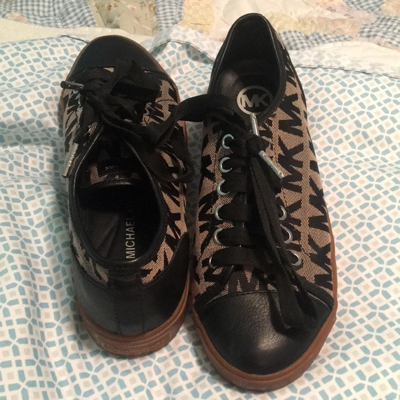 Michael Kors sneakers - Picture 2 of 3